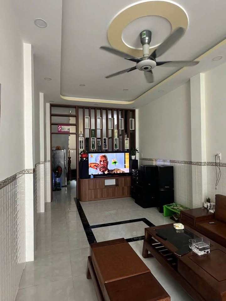 Nhà 2 tầng, mới xây, hẻm rộng 2,5m, sát Coopmart Lê Hồng Phong, giá 4,4 tỷ