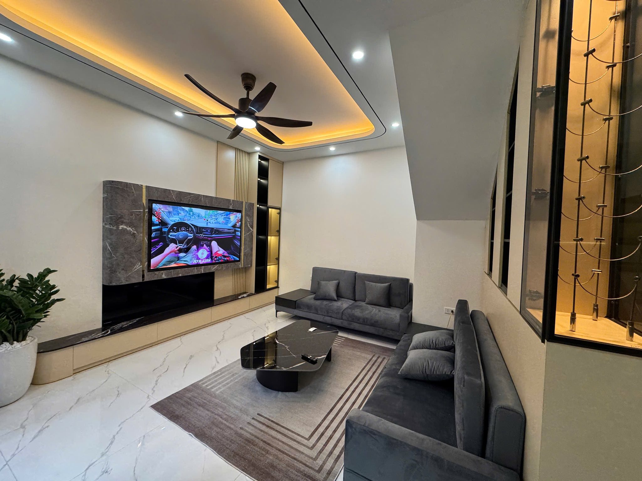 Bán nhà đẹp cạnh phố Nguyễn Văn Cừ – Hoàng Minh Đạo, Long Biên, 60m² x 5 tầng, thang máy