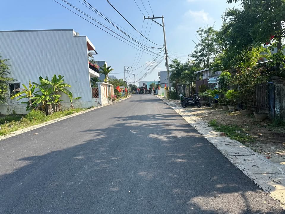 Bán nhà đổ mê mới cứng tại đường nhựa Hoà Tiến, Hòa Vang, giá 3.5 tỷ