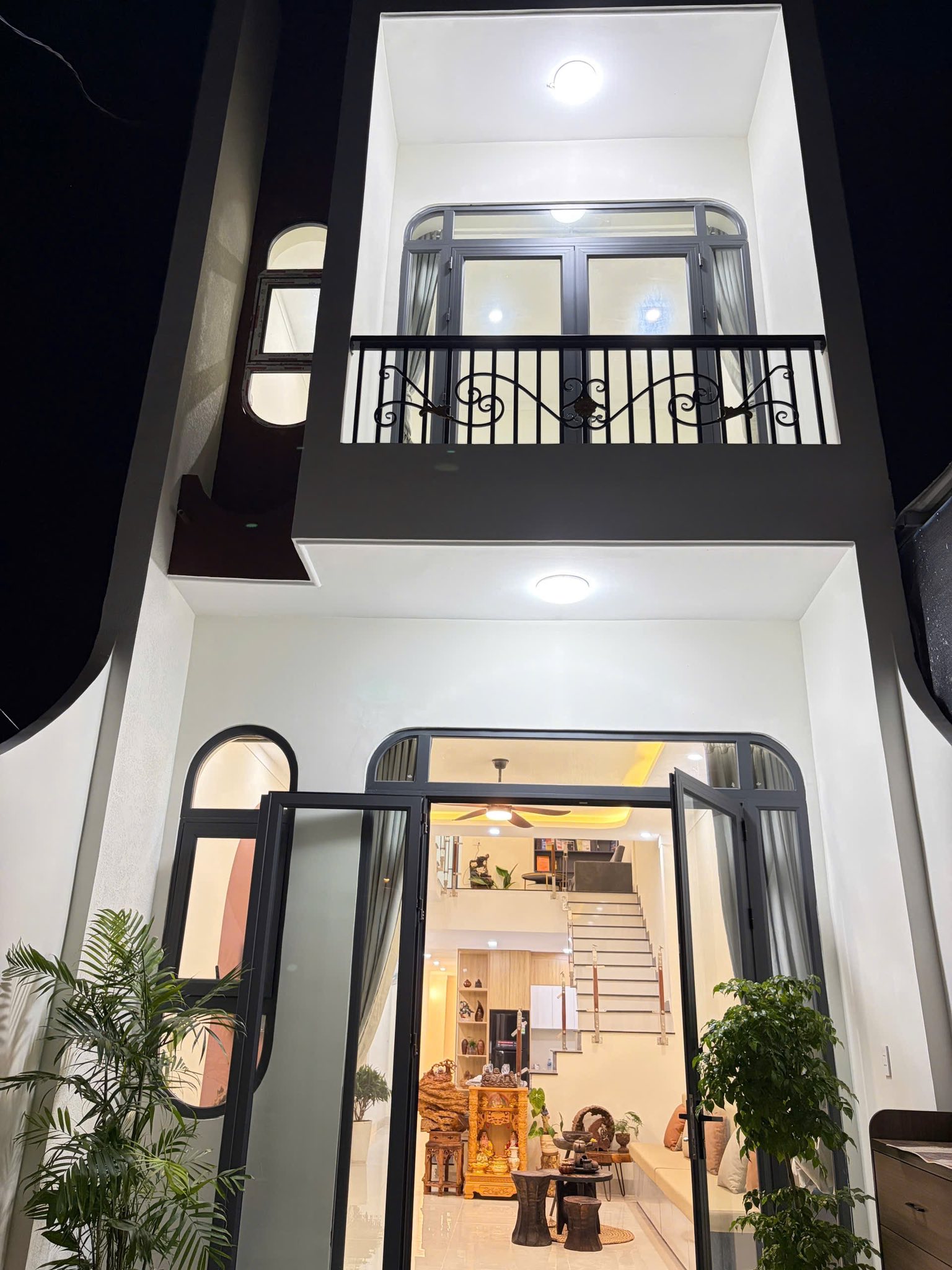 Bán nhà mê đẹp 3 phòng ngủ, view Đại Lộ Đông Tây, trung tâm Buôn Ma Thuột, giá 4,25 tỷ