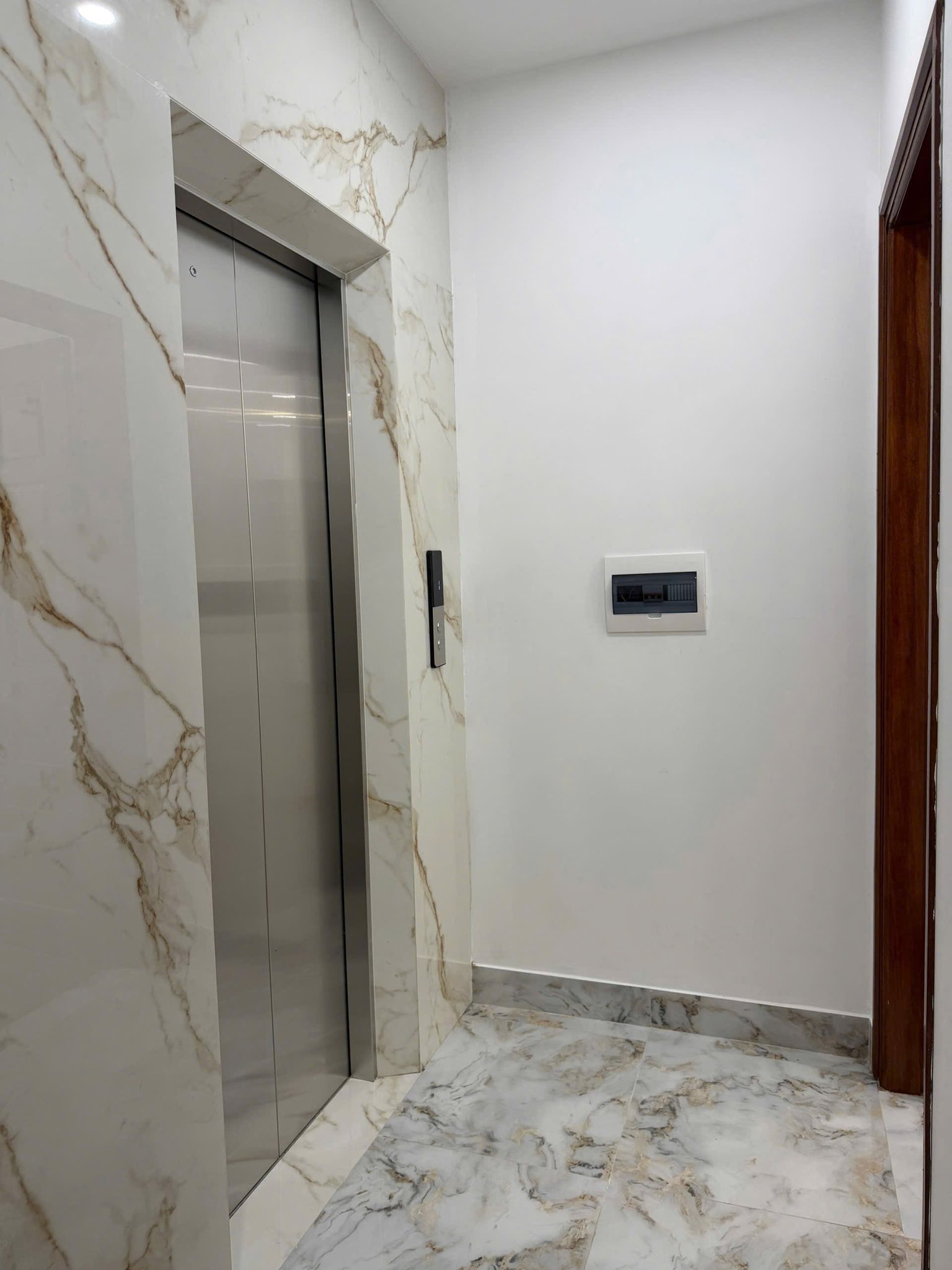 Bán nhà riêng quận Long Biên, thành phố Hà Nội, giá 7 tỷ