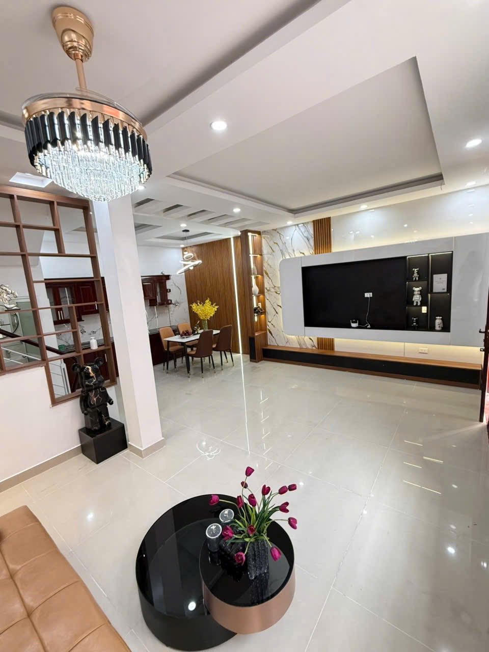 Bán nhà Miếu Hai Xã, gần đường, 42m2, giá 2.89 tỷ