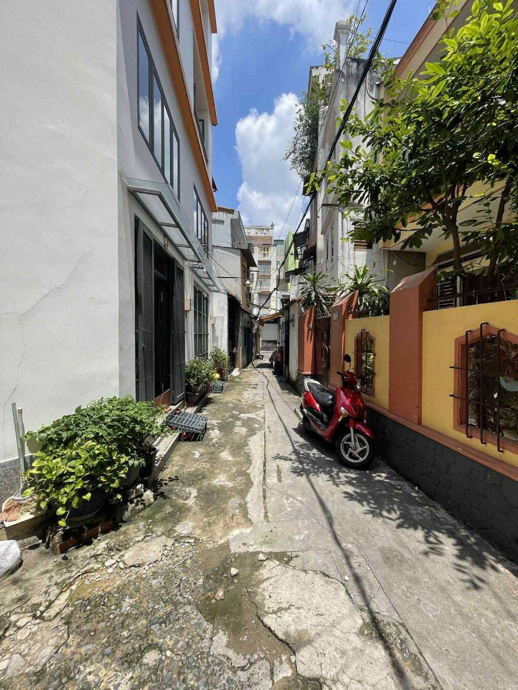 Bán nhà Thích Quảng Đức, 34m2, cạnh hẻm xe hơi, full nội thất