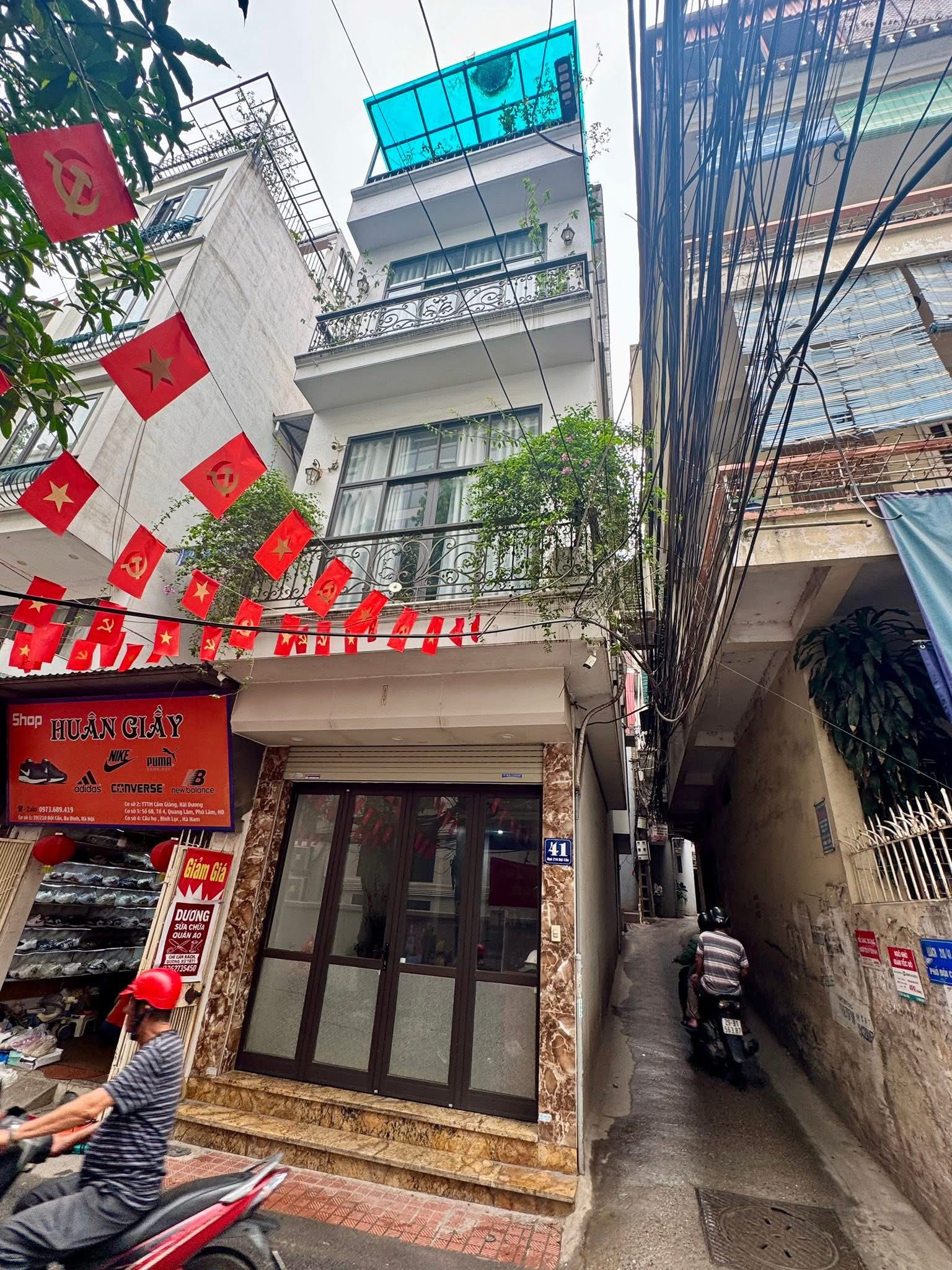 Bán nhà mới tinh 6 tầng thang máy, ngõ nông, ô tô tránh ngay Đội Cấn