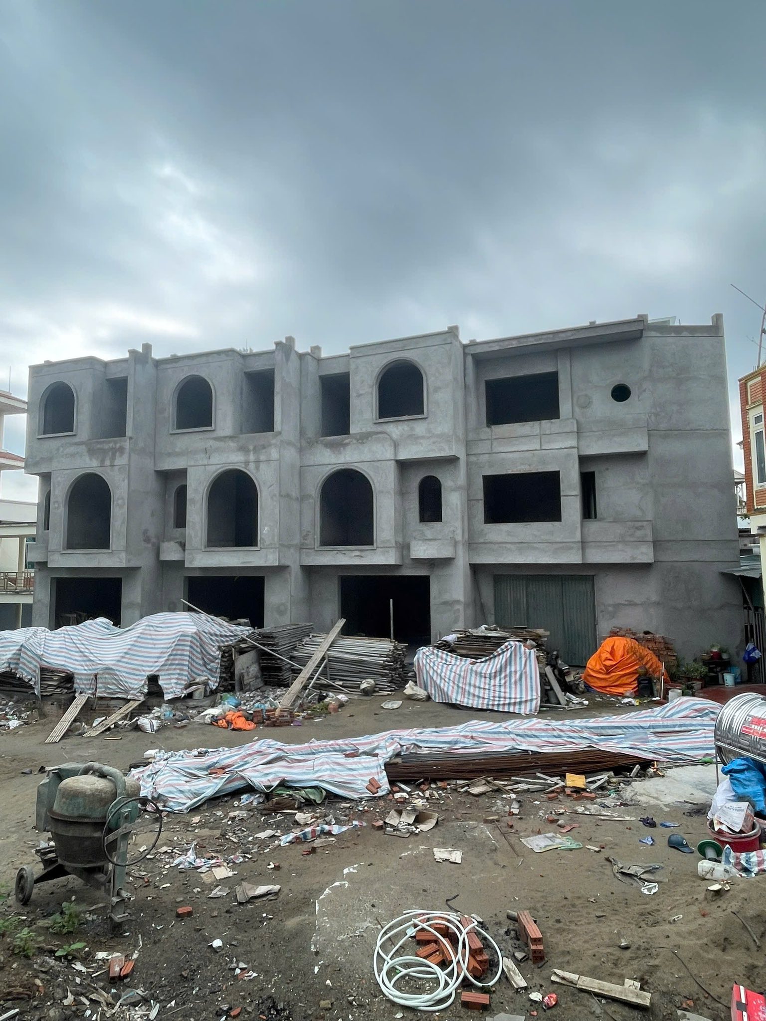 Bán căn nhà 3 tầng sau Sở Điện, Cột 5, Hạ Long, giá 2.7 tỷ