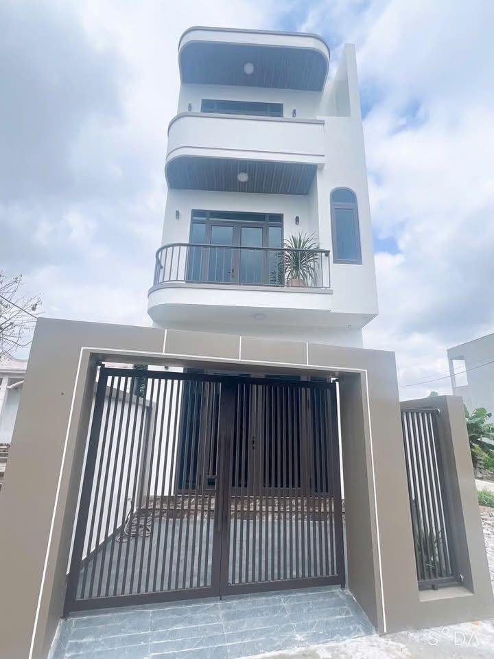 Bán nhà 3 tầng sân cổng riêng tại Vân Quan, Đa Phúc, Dương Kinh, Hải Phòng, giá 2.5 tỷ