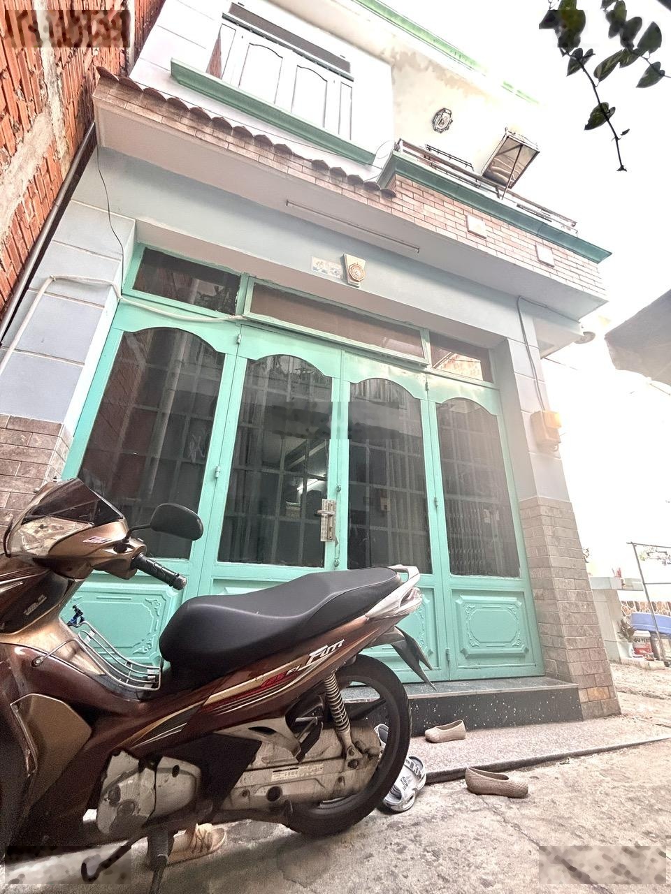 Bán nhà ngon cách 150m ra mặt tiền xe hơi Nguyễn Thần Hiến, 32.5m2, ngang 4.7- kế trường Khánh Hội.