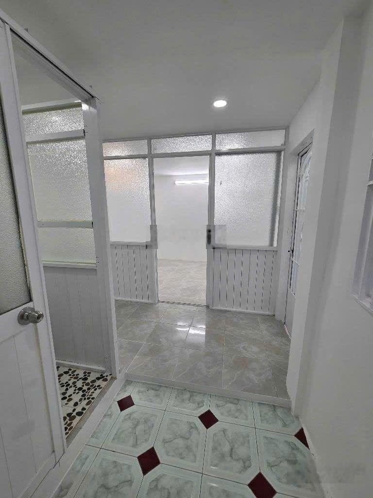 3,2 tỷ nhà 2 tầng đường phạm.v.hai