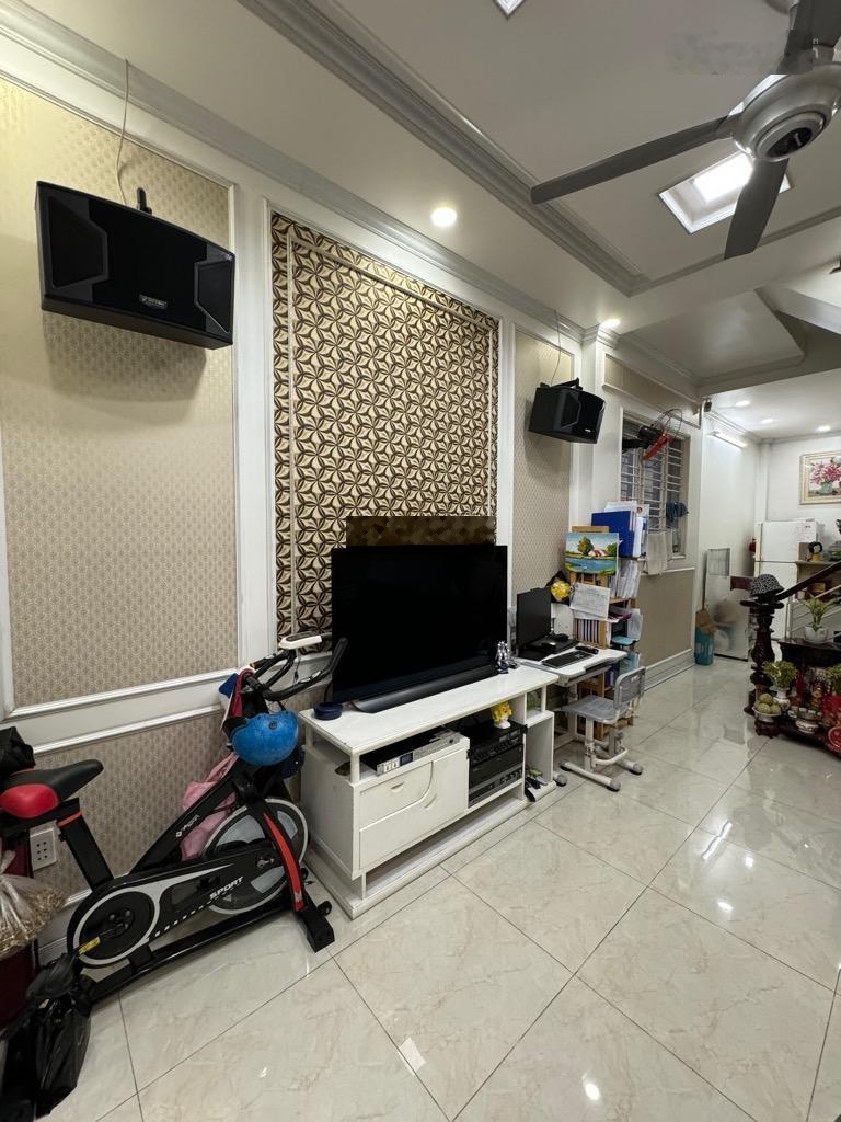 Bán nhà quận tân bình phạm văn bạch, 40m2, 4 tầng, nhỉnh 4 tỷ tl