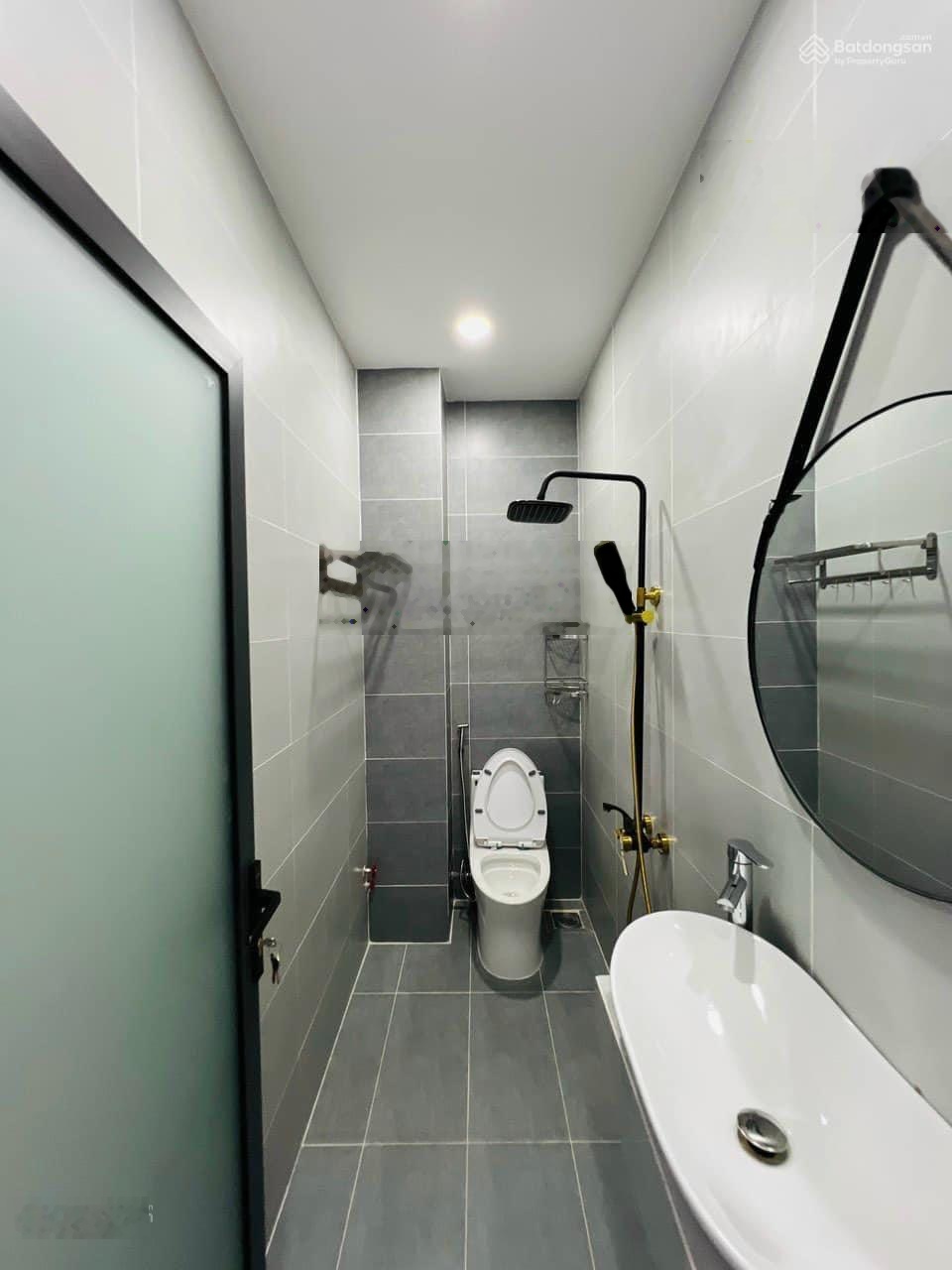 Giảm sâu 30% bán gấp nhà HXH Hoàng Văn Thụ, P. 2, Tân Bình, 78m2, 4tỷ370tr, đang cho thuê 20tr/th