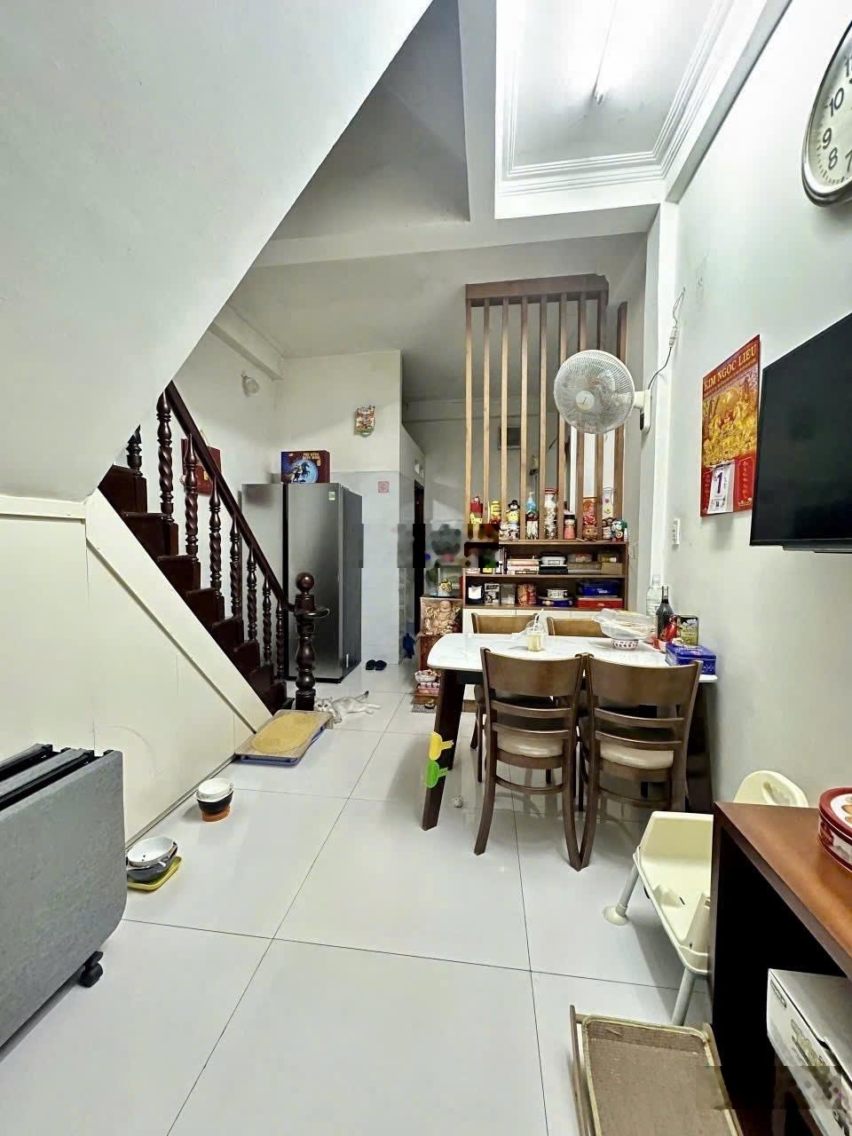 Chính chủ cần bán gấp nhà riêng giá rẻ 3 tầng -30m2 3PN,3WC Tân Bình Hồ Chí Minh chỉ với 5 tỷ 600