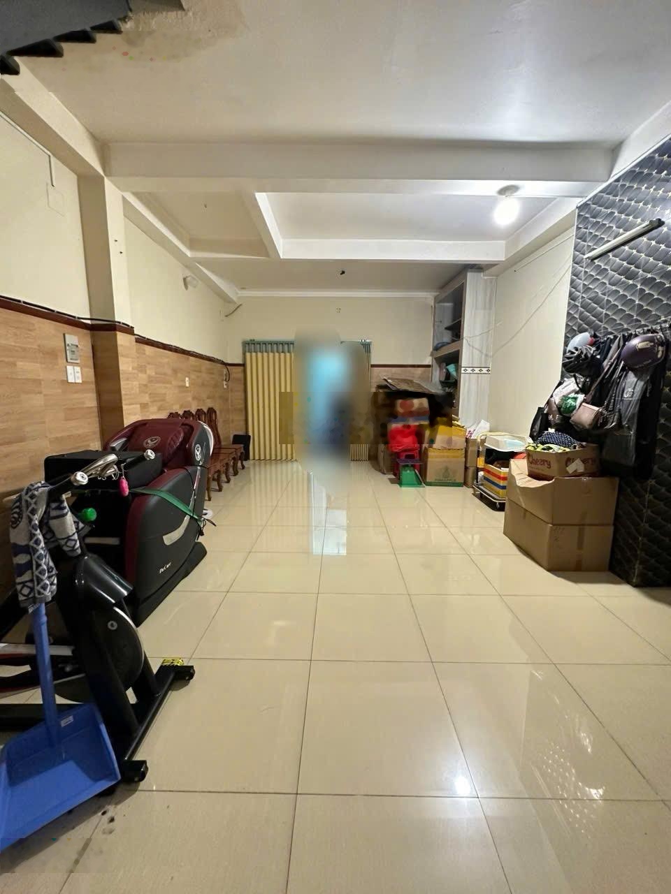 Bán nhà sát hẻm tải khu bàu cát tân bình. DT: 4m5 x 8m 3 tầng giá 3ty950 TL