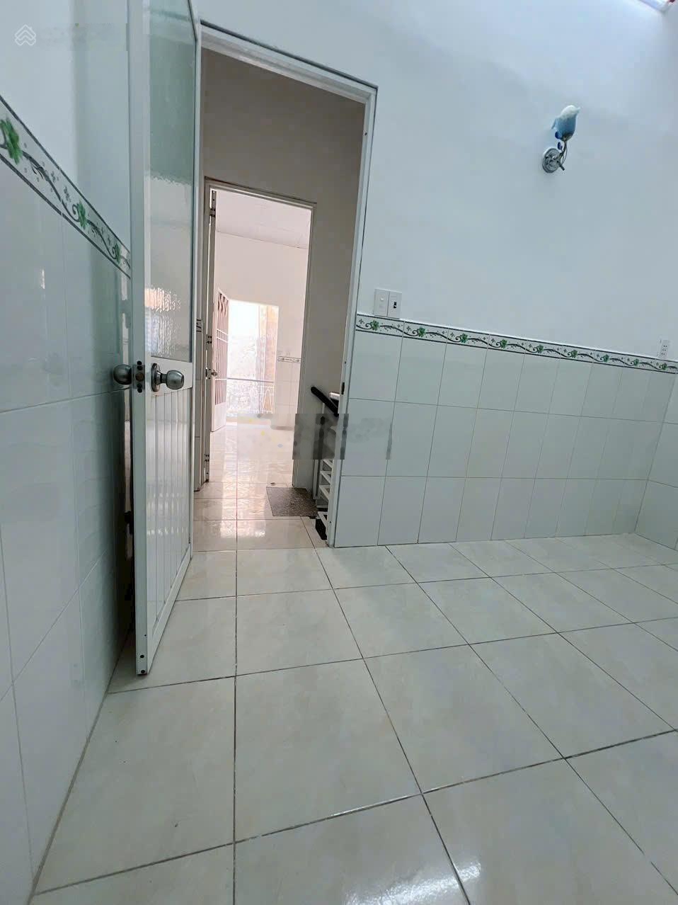 Bán nhà đẹp Quận 8 vào ở ngay, 2,5 tỷ DT 3,3m x 7m. SHR.