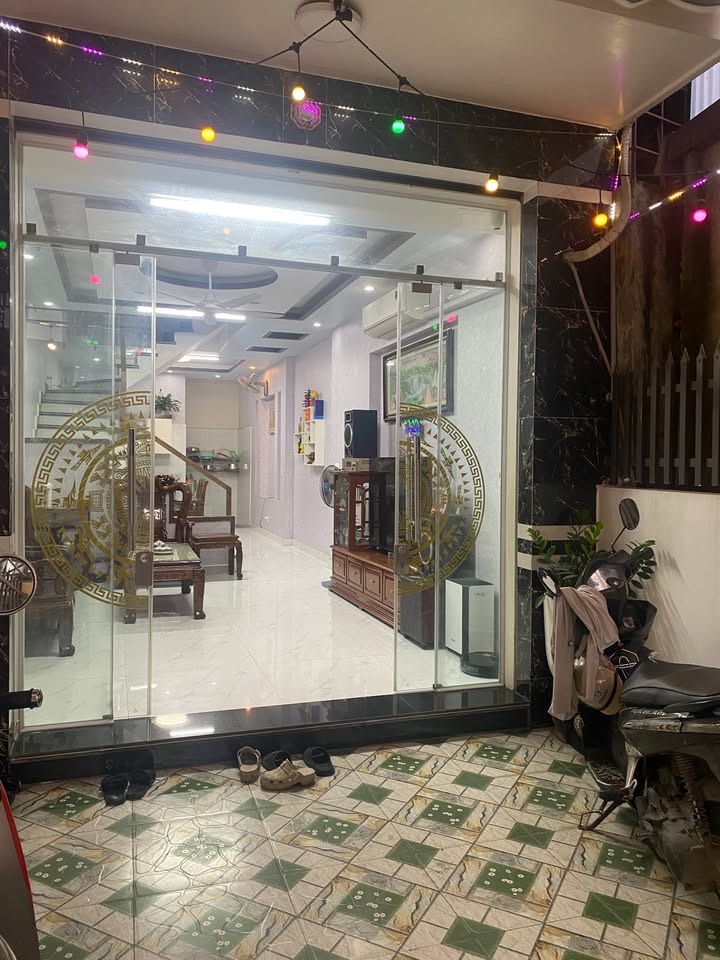 Nhà 3 tầng độc lập, sân cổng đỗ ô tô Vĩnh Khê, Hải Phòng