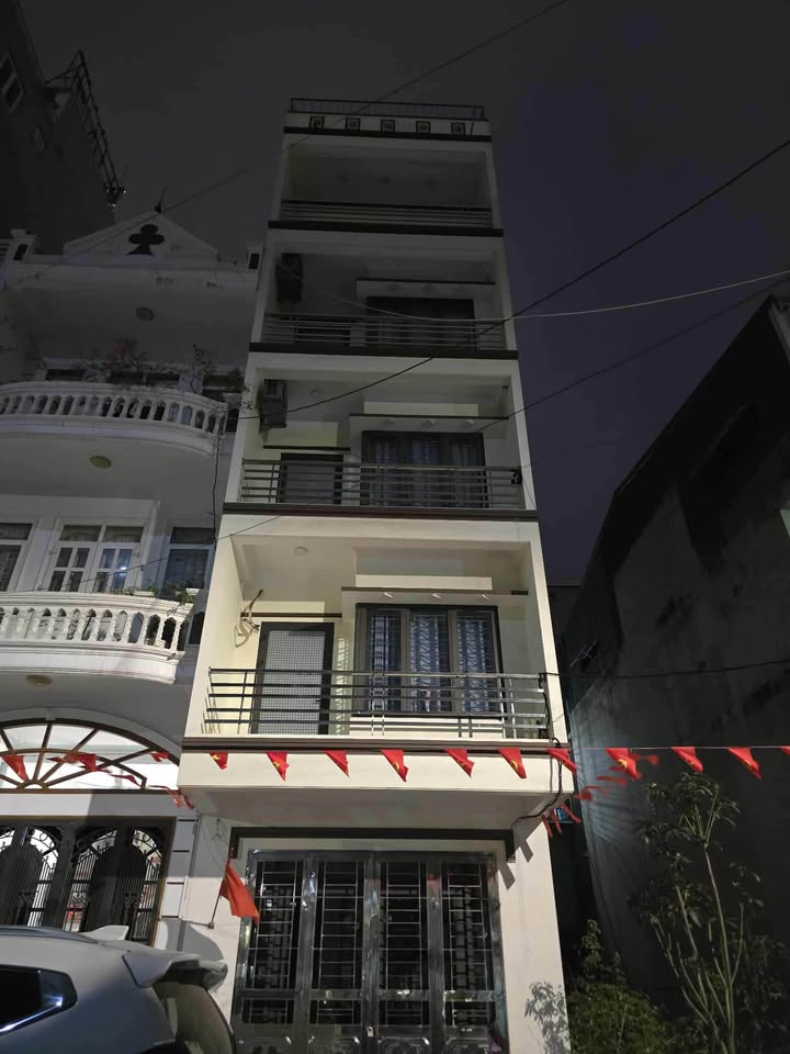 Bán nhà 43m² x 5 tầng, sổ đỏ chính chủ, khu Tây Hồ cao cấp, tiện đi lại