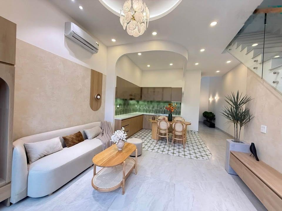 Em cần ra đi gấp căn chính chủ Trang Tử, P14 Q5, 75m2, HĐ thuê 15 triệu/th,giá 3ty6,sổ hồng riêng