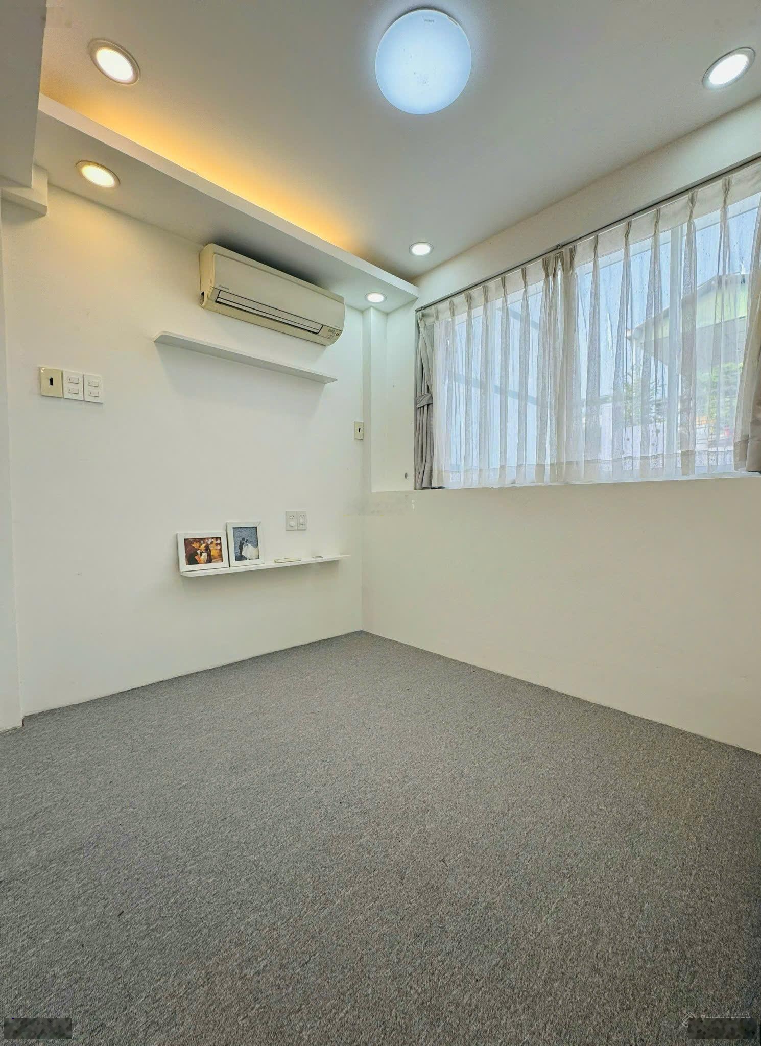 Sát hẻm xe hơi, nhà ở ngay, 4 tầng, 3 phòng, HĐT 10 triệu - bán nhà Cô Bắc, Phú Nhuận