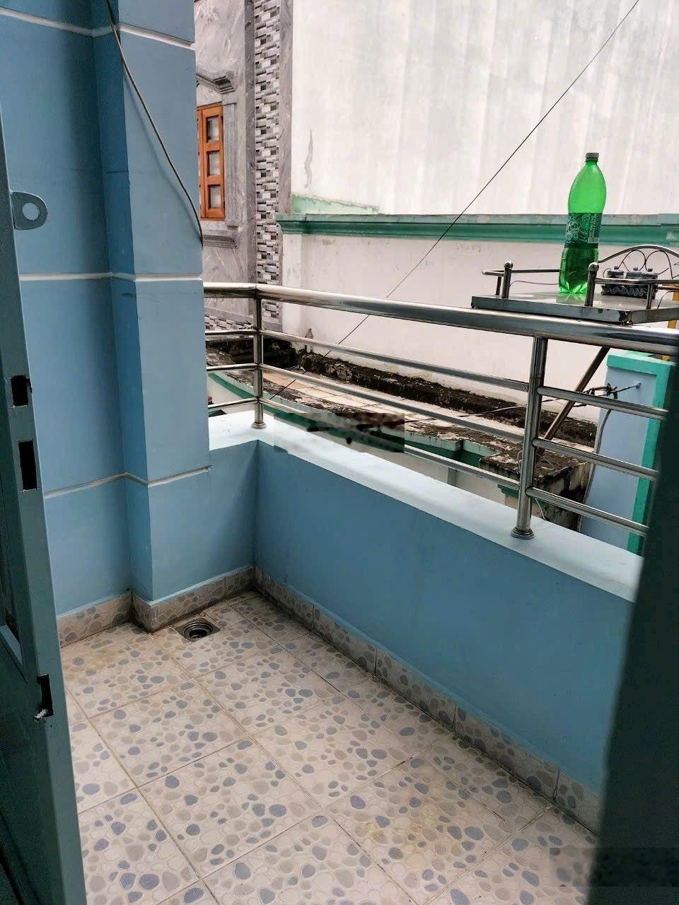 Nhà Ng Thần Hiến 2p qua q1 sát CV cảng nhà rồng. Đất hiện hữu ko qui hoạch 3.6 tỷ