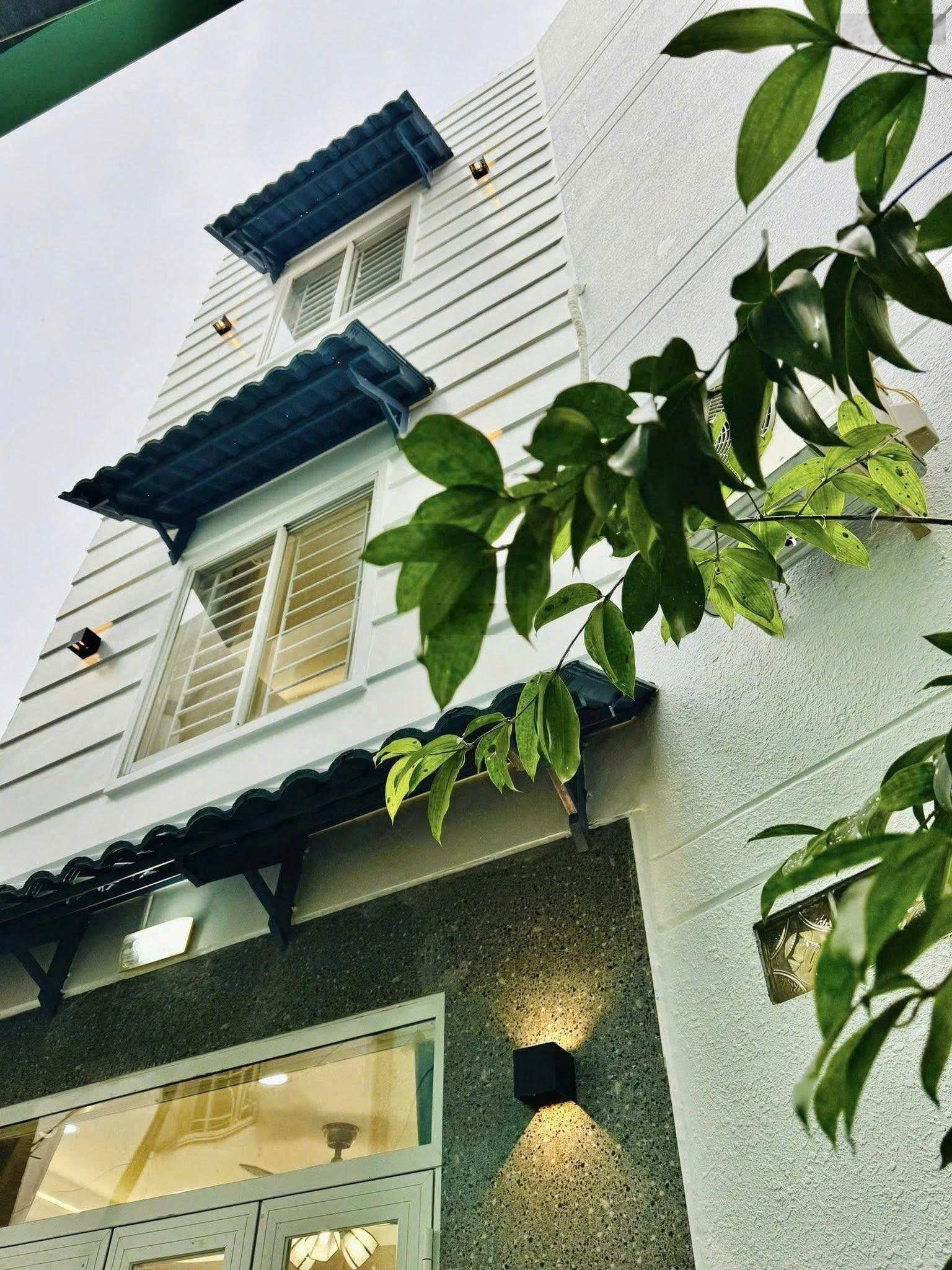 Chú 7 đang cần tiền gấp đi định cư tại Úc nên bán lỗ luôn căn nhà CMT8 - Q.3 Giá 2 Tỷ 680