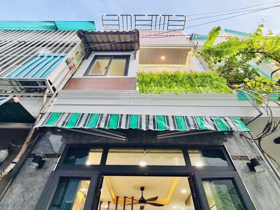 Nhà Hoàng Diệu - Q.4 giá rẻ 1 Tỷ 820 phù hợp vợ chồng trẻ an cư