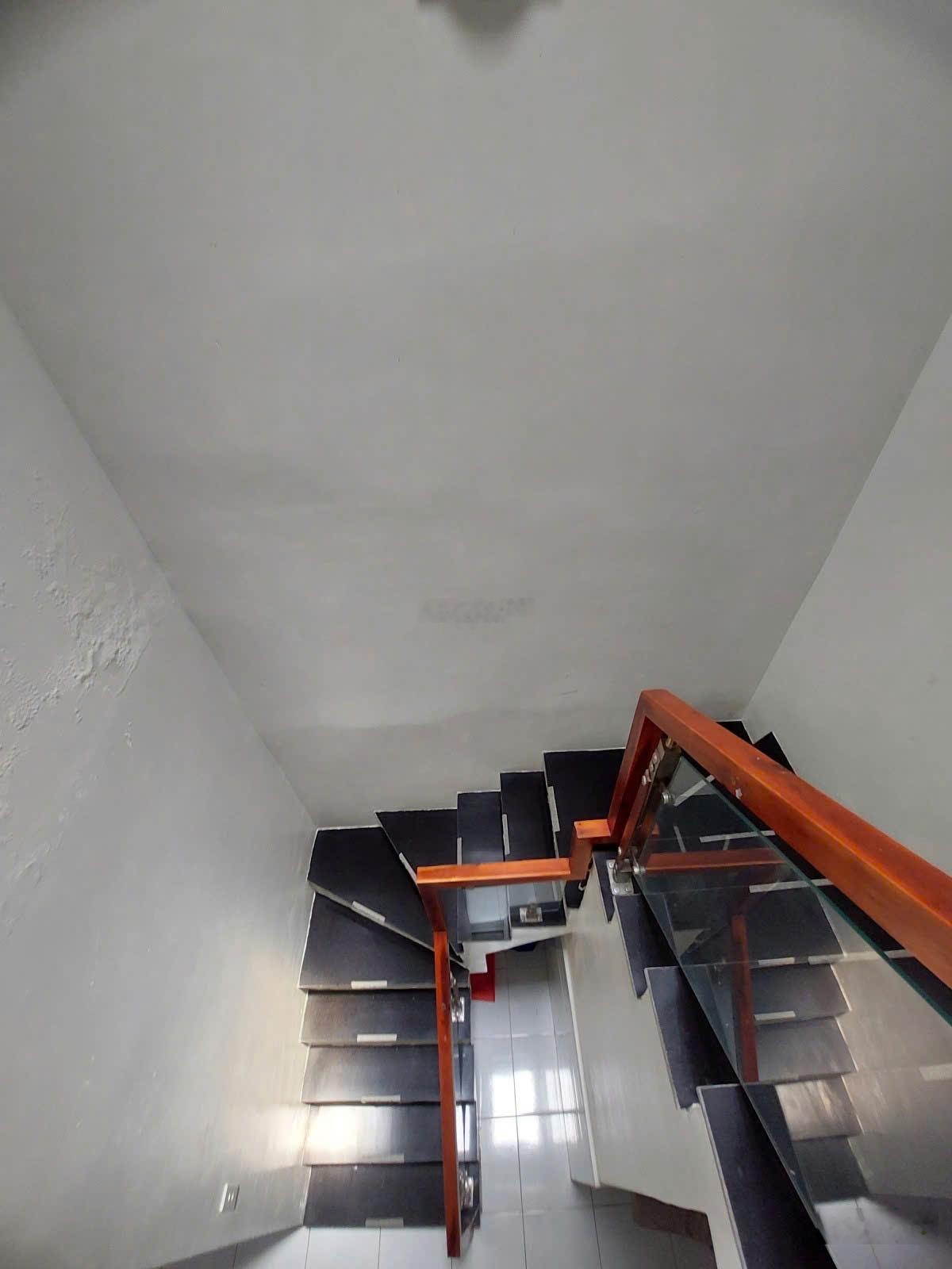 Bán Nhà 42m2 Cách Mạng Tháng Tám Phường 6 Tân Bình Gần Công Viên Lê thị Riêng Hơn 3 Tỷ.