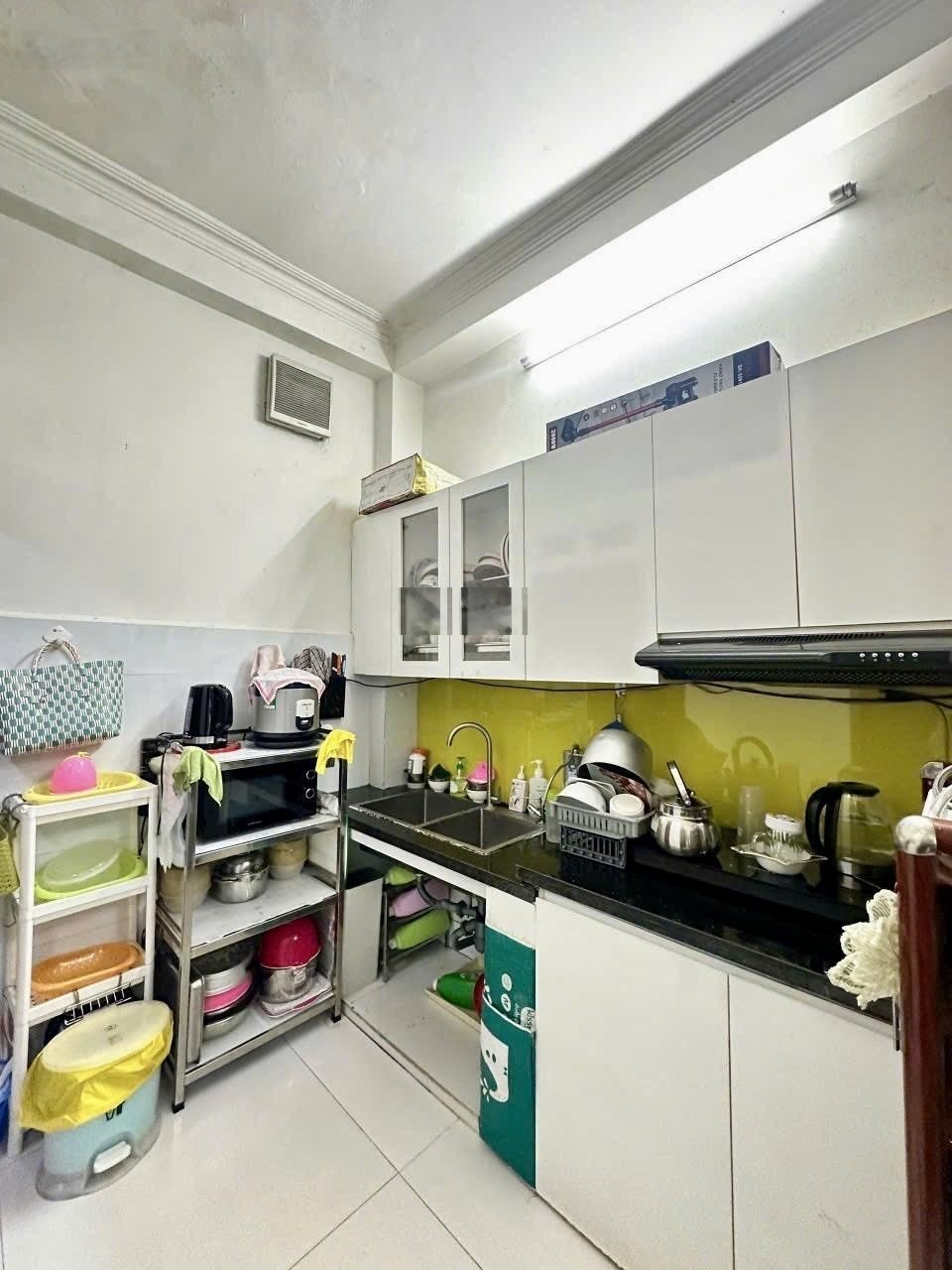 Vị Trí Đẹp Sát Khu Bắc Hải, Lý Thường Kiệt - Quận 10, Nhà 3Tầng, Vuông A4, 4PN, HXH Chỉ 5.6 tỷ