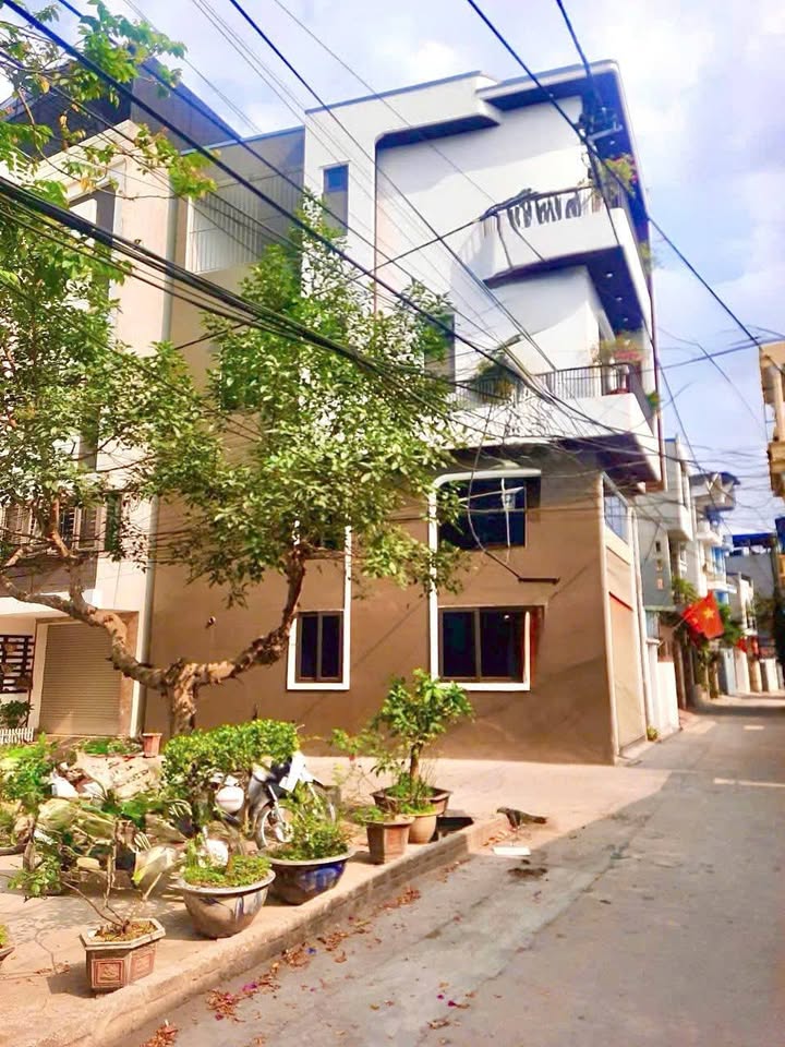 Bán nhà độc lập, lô góc, 3.5 tầng tại đường Thanh Bình, trung tâm Nam Định cũ