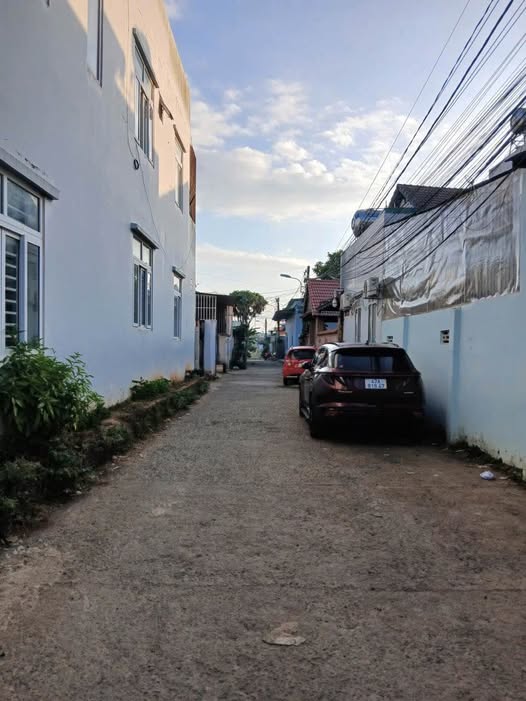 Nhà mặt tiền hẻm Y Niksor, Tân Lập, Buôn Ma Thuột, giá tốt tuần này