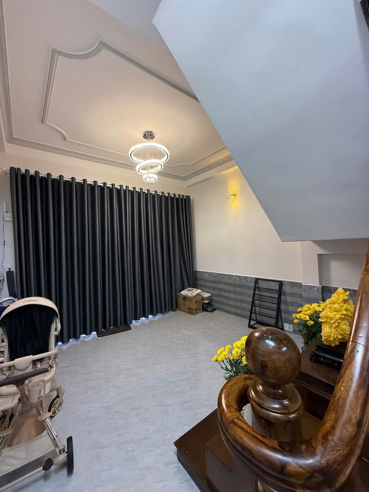 Bán nhà 3 tầng, đường 3/2, trung tâm Đà Lạt, gần hồ Xuân Hương, 4,5 tỷ