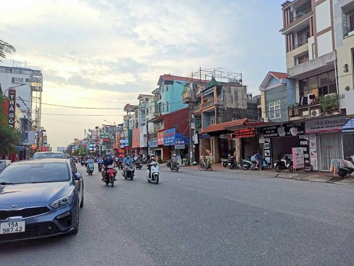 Nhà mặt đường Đà Nẵng, ngang 6,3m, vỉa hè rộng, kinh doanh cực đỉnh