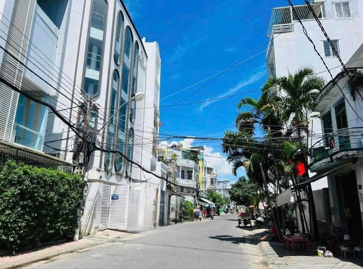 Bán đất mặt tiền kinh doanh mua bán sầm uất, đường Đồng Nai, gần ngã tư, giá 6.4 tỷ