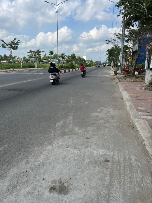 Nhà nhỏ 4,5m x 30m, khu vực tiềm năng Tạ Uyên, Cà Mau