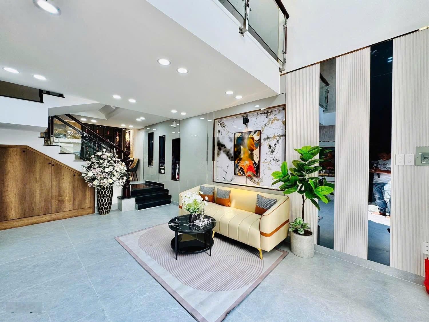 Cần bán gấp nhà ngay Đầm Sen quận 11, nhà chính chủ sổ hồng riêng, công chứng trong ngày