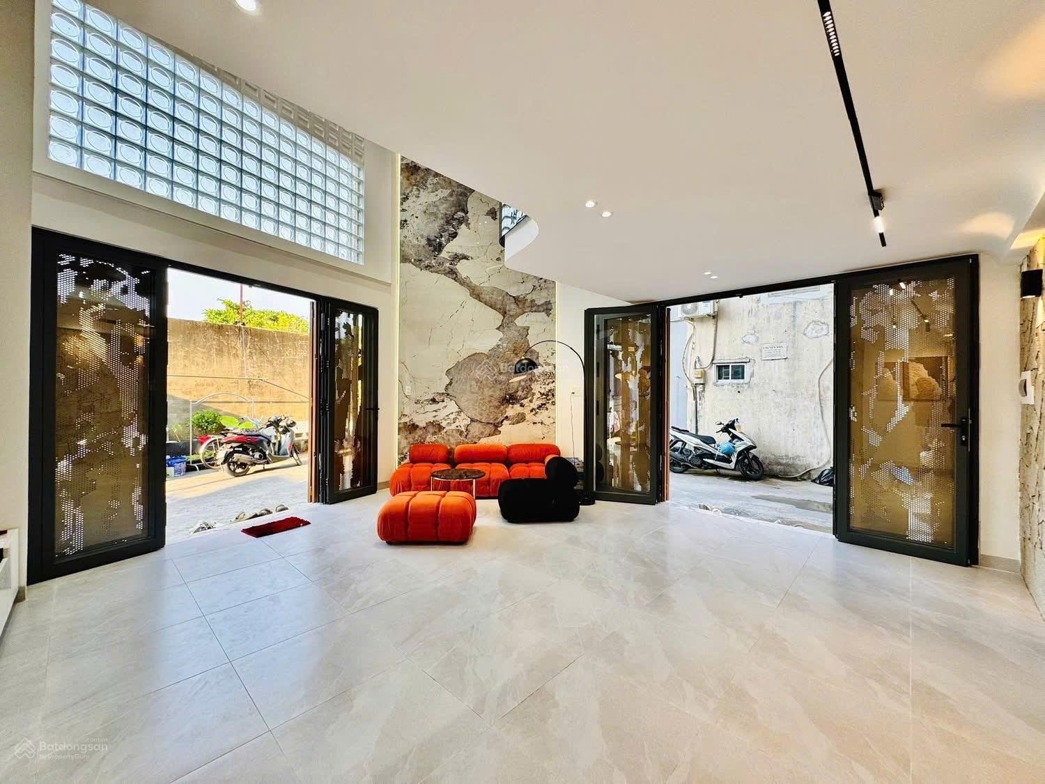 Hàng hiếm tại Hoàng Hoa Thám, 5 tỷ, 75m2, 4PN, 3WC, pháp lý đầy đủ gần TTHCS HOÀNG HOA THÁM