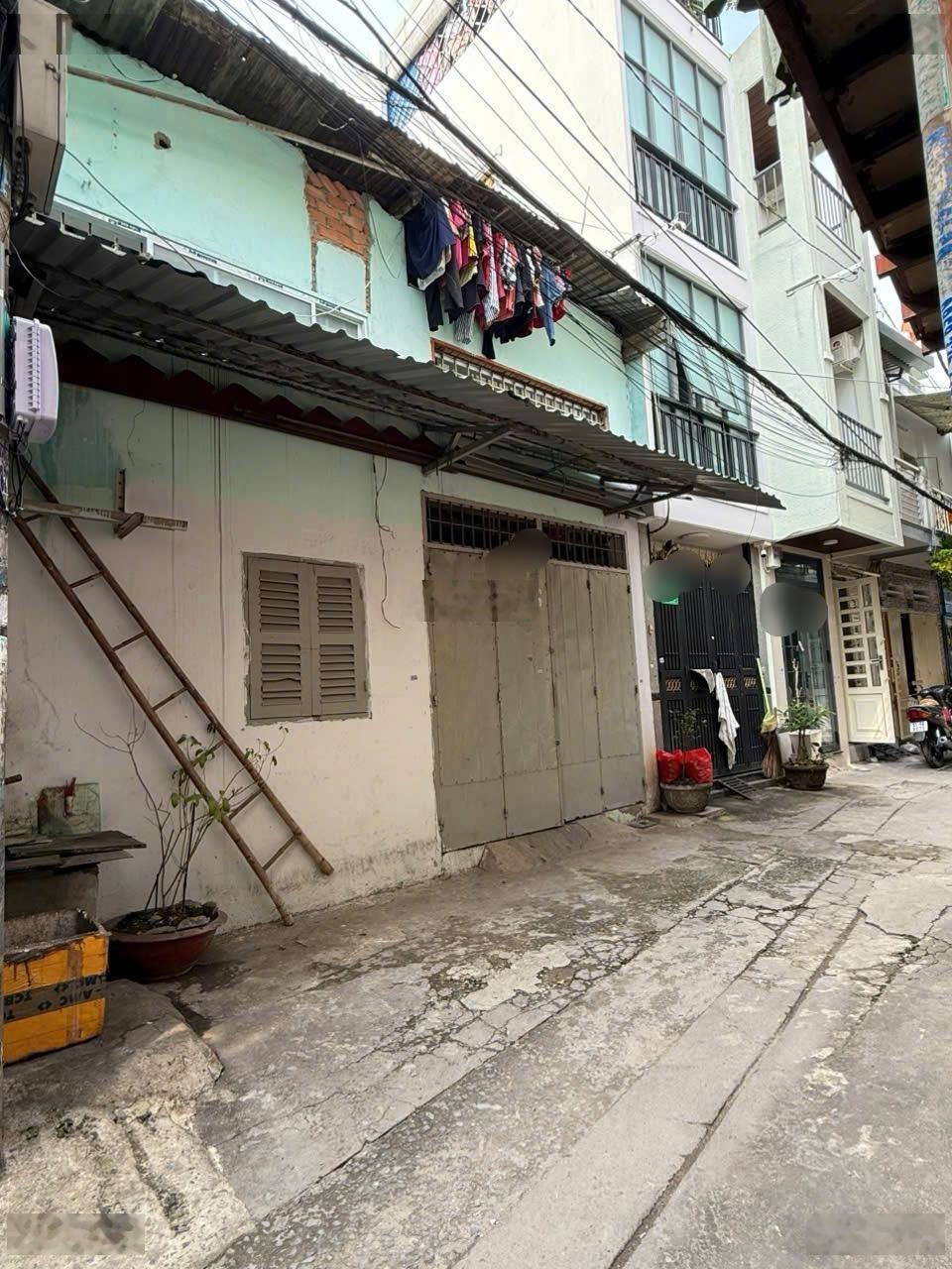 Bán nhà lạc long quân tân bình giáp quận 10 ngang 6m x dài 8mnhỉnh 4 tỷ.