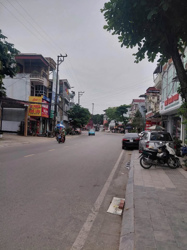 Chính chủ cần bán căn nhà mặt đường Điện Biên, trung tâm Km2, vị trí đắc địa cho kinh doanh và để ở