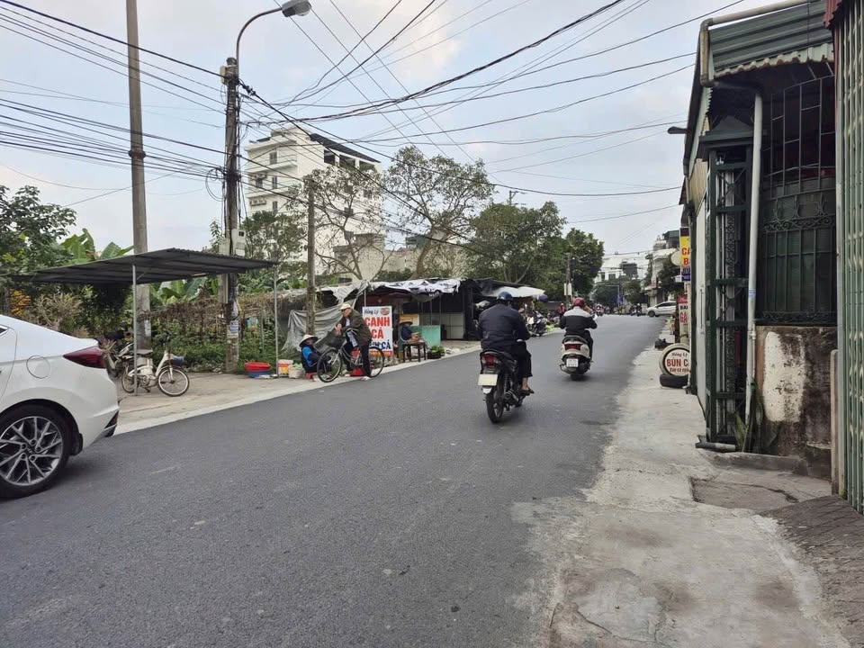 Chính chủ cần tiền gửi bán lô đất nằm trên trục đường Nguyễn Đức Cảnh kéo dài