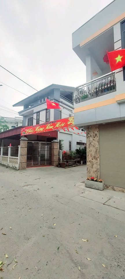 Bán nhà Mê Linh, gần đền Hai Bà Trưng, nhà 2 tầng, 81m2, ô tô vào nhà, giá 3 tỷ