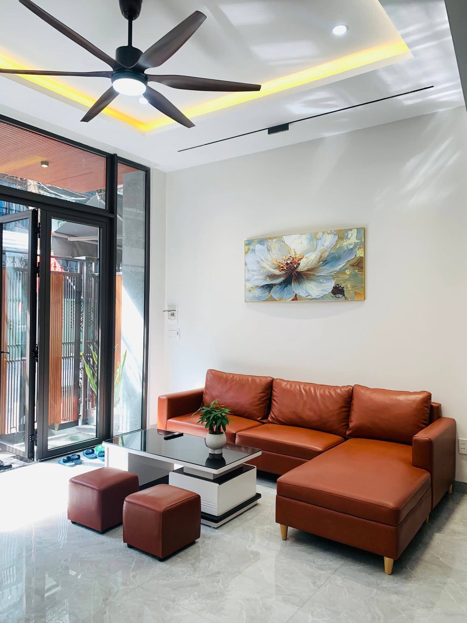 Bán nhà 3 tầng mặt tiền Tống Phước Phổ, Đà Nẵng, dòng tiền 40 triệu/tháng