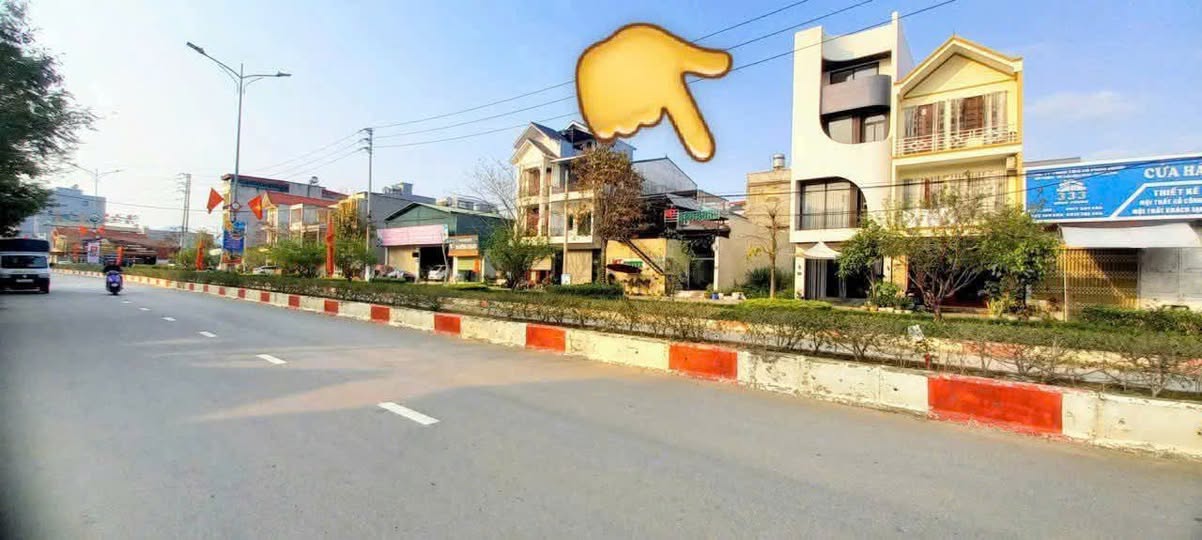 Bán lô đất mặt đường Hùng Vương, vị trí kinh doanh tốt, diện tích 81m2, hướng Tây Nam