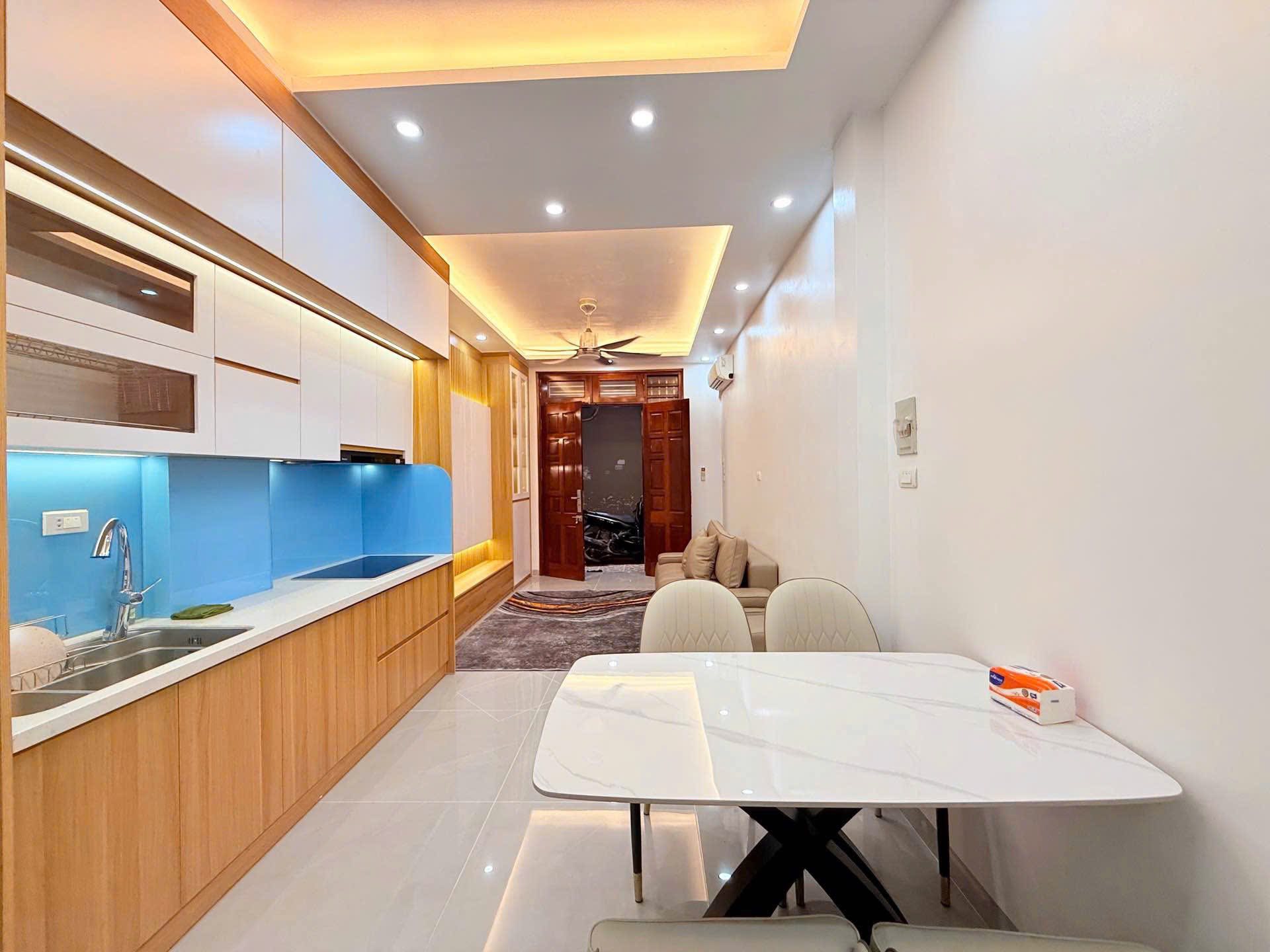 Nhà Trần Thái Tông, Cầu Giấy, 36m2, 6 tầng, nội thất xịn, ngõ thông kinh doanh