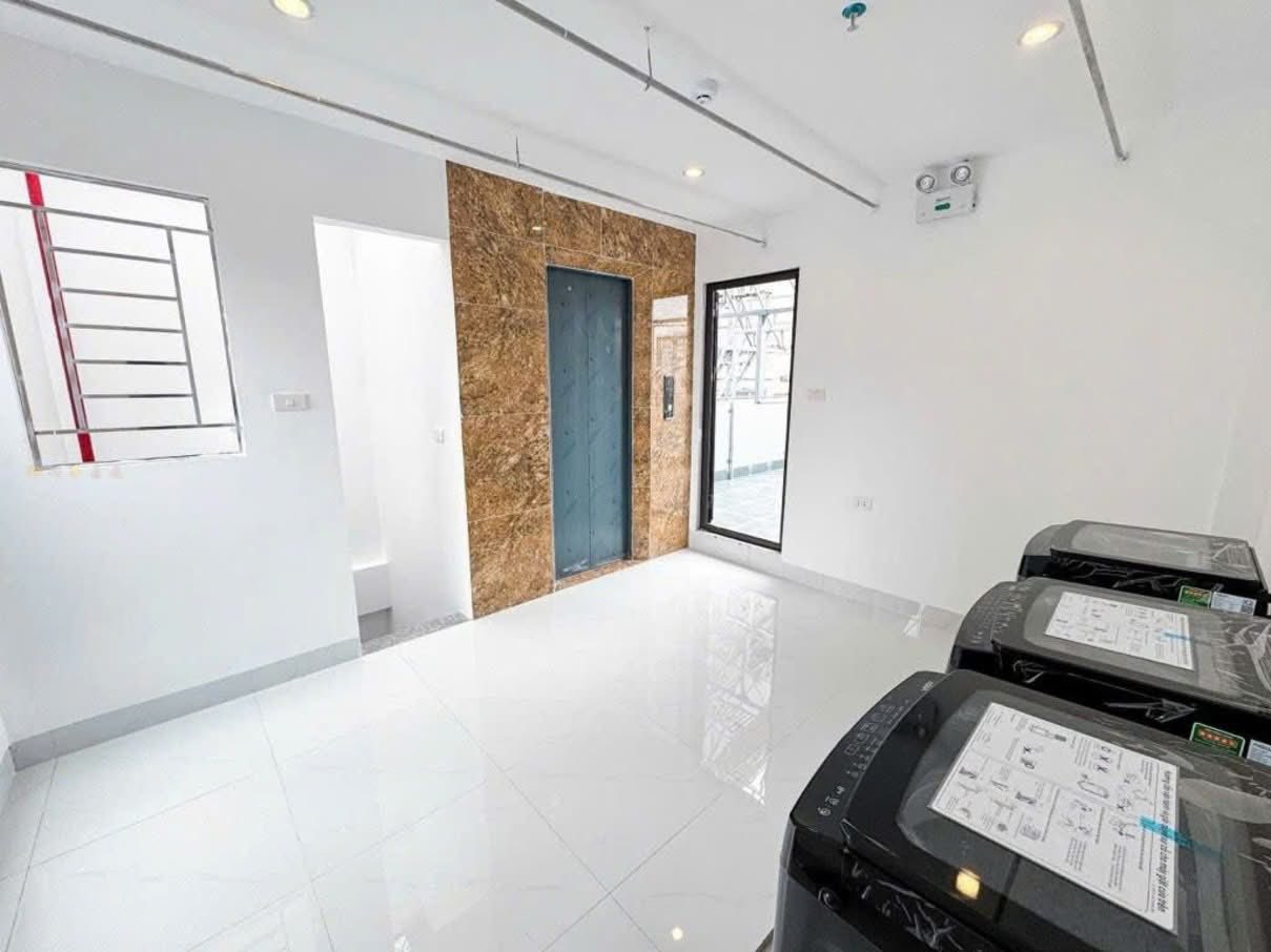 Bán nhà Xa La, 32m2, 4 phòng ngủ, có thang máy, gần ô tô tránh