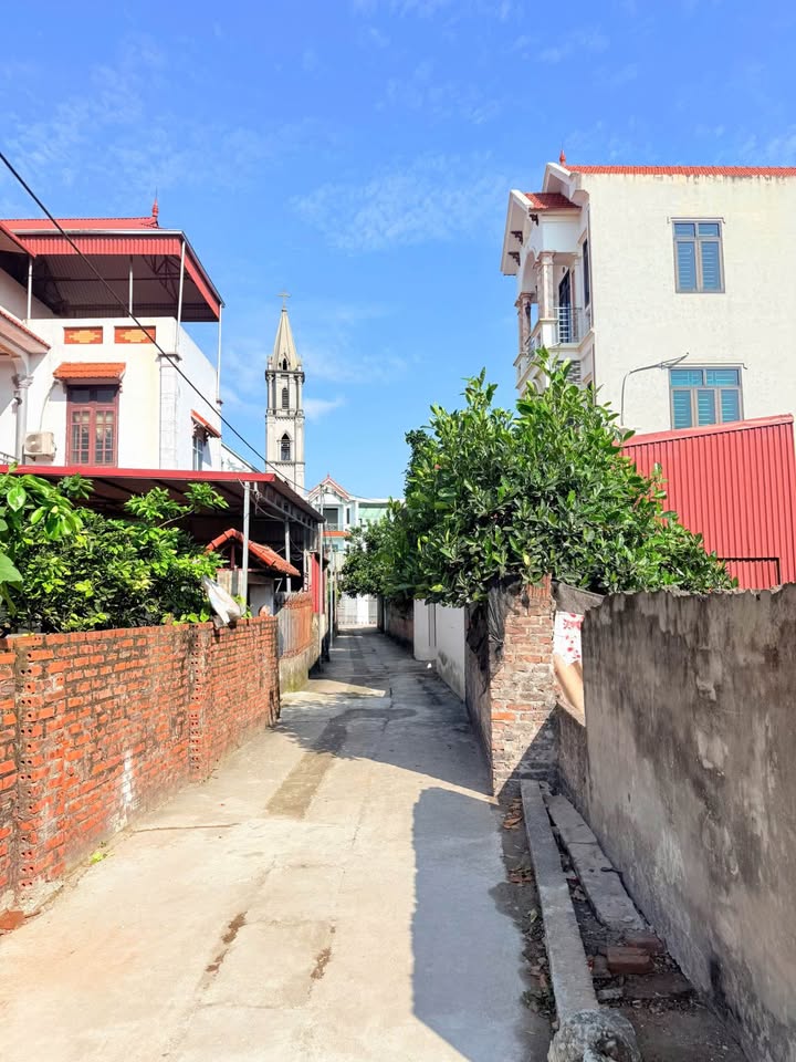 Bán nhà 3 tầng mới cứng tại Hiệp Thuận, xã Hát Môn, full nội thất