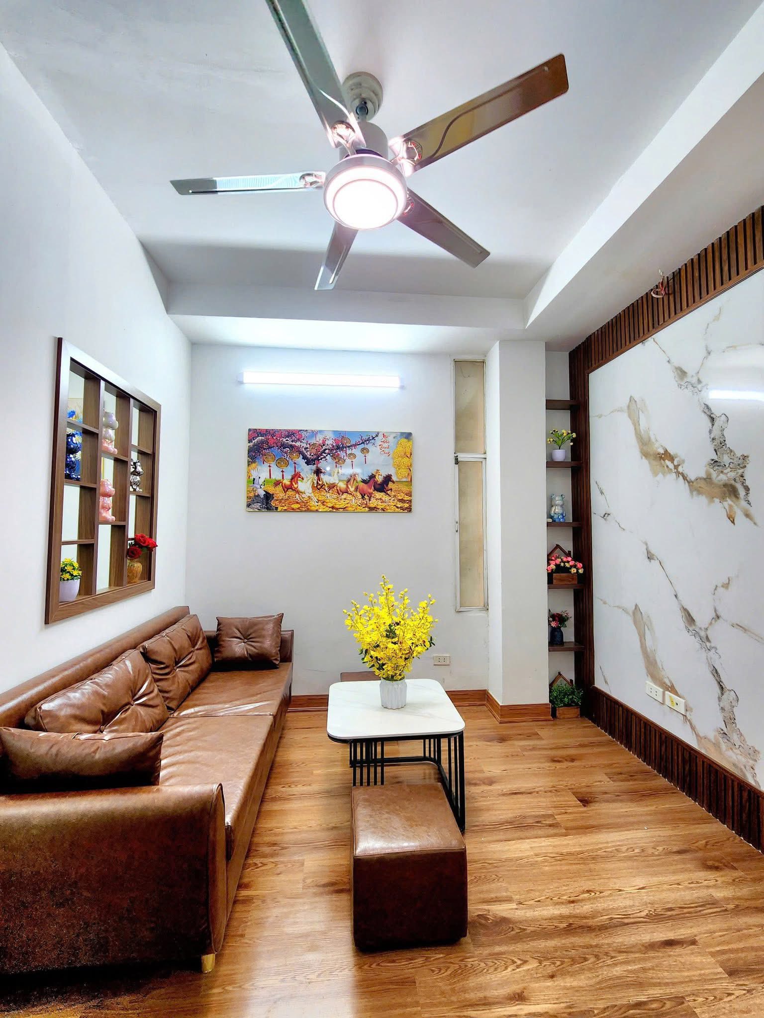 Chỉ 2.2 tỷ có ngay nhà đẹp 2 ngủ, mặt ngõ thông, 50m ra mặt phố Nguyễn Trãi