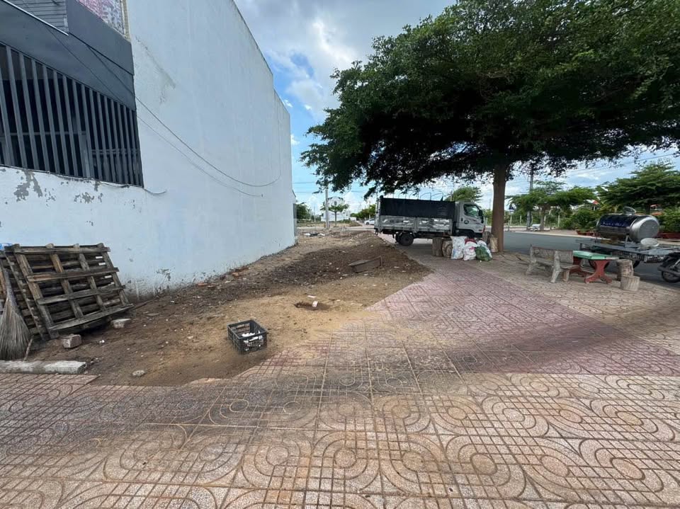 Bán lô đất góc 2 mặt tiền đường số 2 và Thủ Khoa Huân nối dài