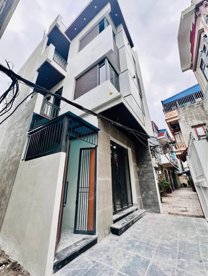 Cần bán nhà 3 tầng, hướng Bắc, ngõ đường Trần Nhân Tông, gần hồ Vị Xuyên, phường Nam Định