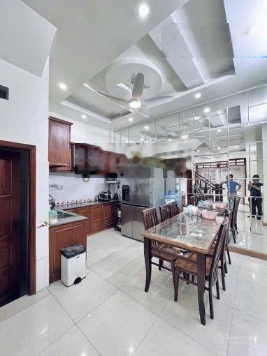 Giảm 500 triệu bán nhà chính chủ Phú Định P11 Q5. Giá 2tỷ9/81,5m2 gần phố lồng đèn. Cho thuê 20tr/t