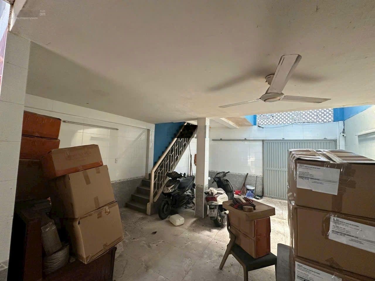 Bán nhà gần chợ thiếc giá 4 tỷ250 ..địa chỉ đường 3/2 p6 q11 ..nhà 3 tầng sửa chữa đc 4 pn 3wc