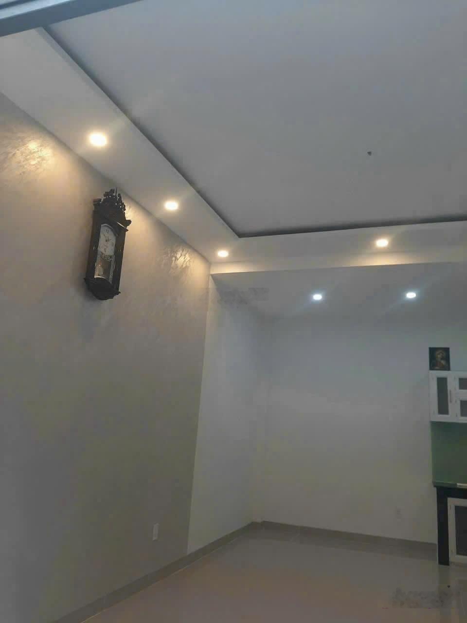 Chịu thua lãi Bank - Bán nhanh nhà hẻm oto 3 tầng đường Lạc Long Quân chỉ 4ty6xx !!!