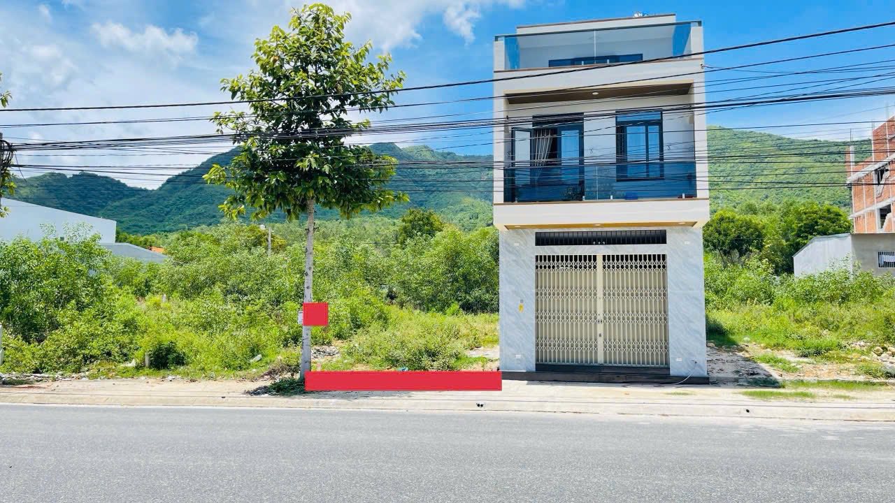 Bán lô mặt tiền đường Phong Châu rộng 22.5m, đất lành, Vĩnh Thái, Nha Trang